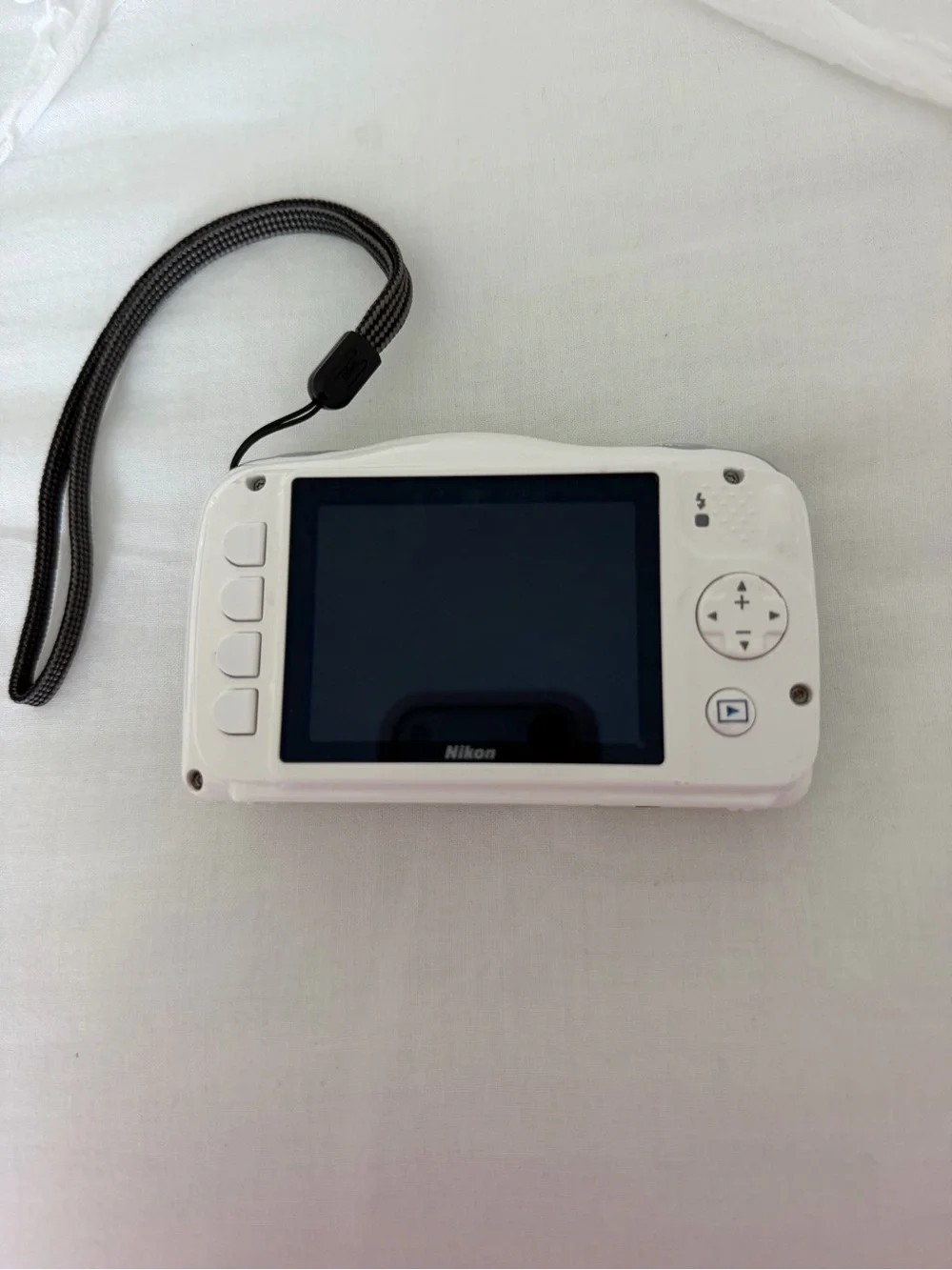 Nikon Coolpix S33 White Waterproof Compact Camera with Charger